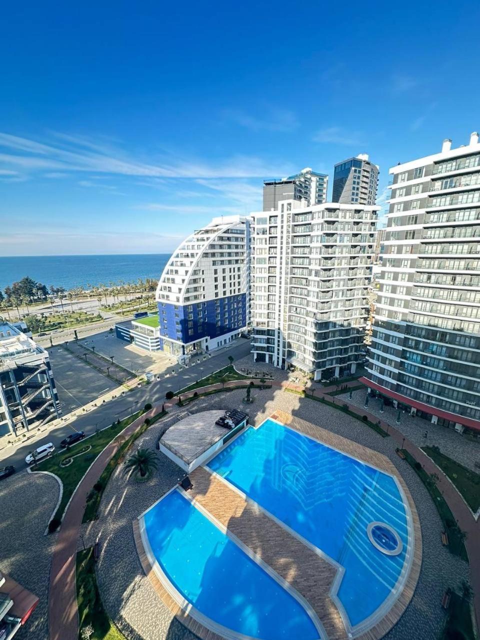 White Apartment Batumi Bagian luar foto