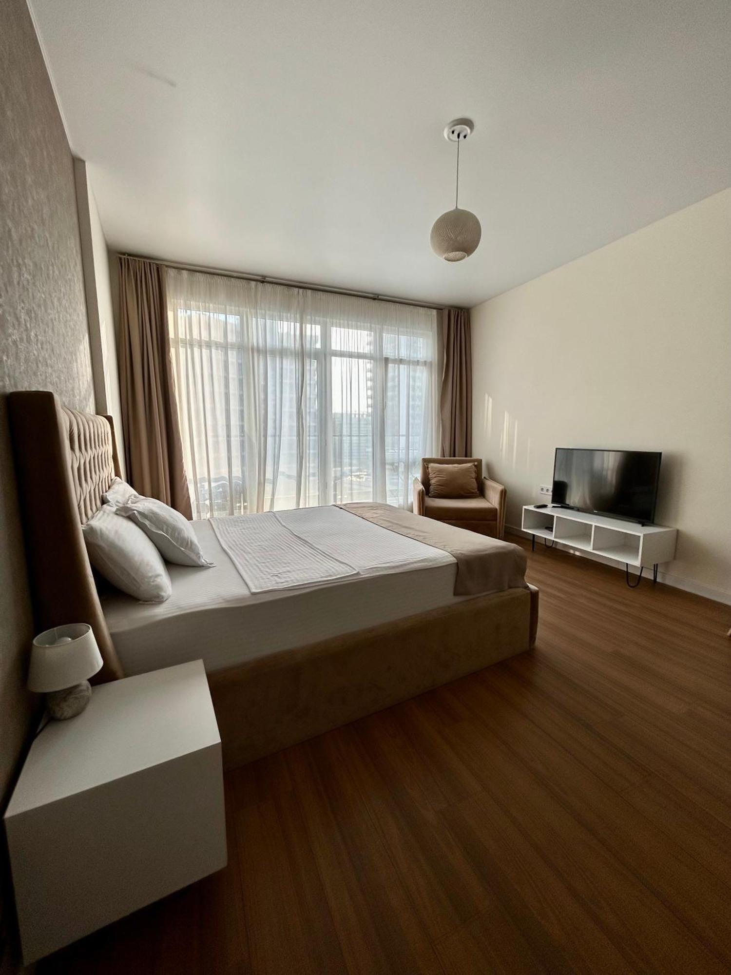 White Apartment Batumi Bagian luar foto