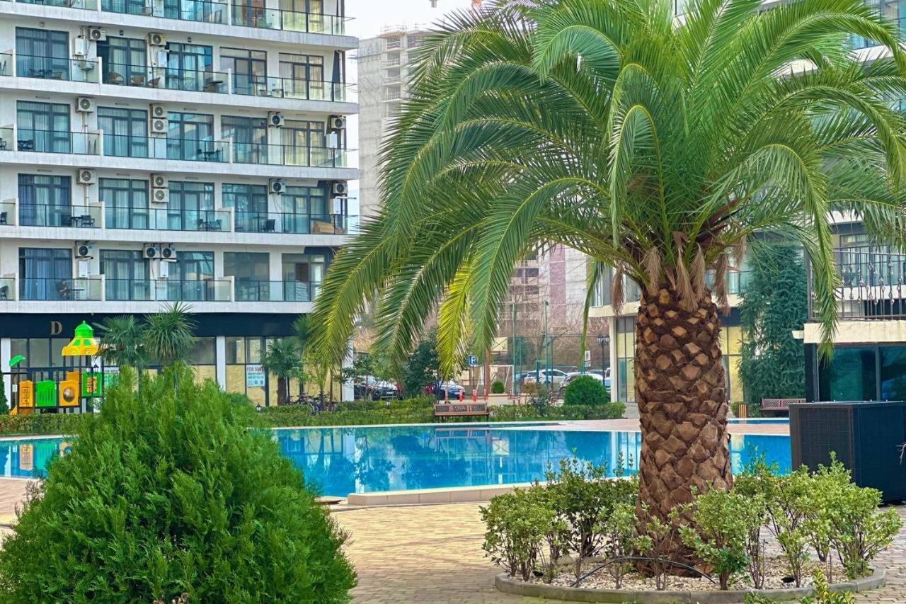 White Apartment Batumi Bagian luar foto