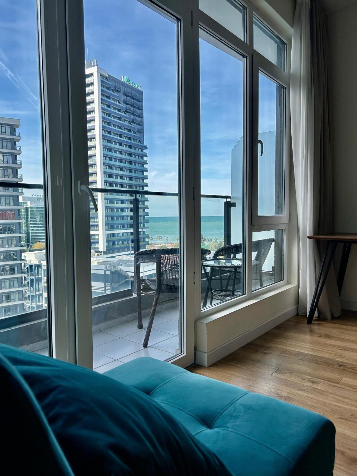 White Apartment Batumi Bagian luar foto